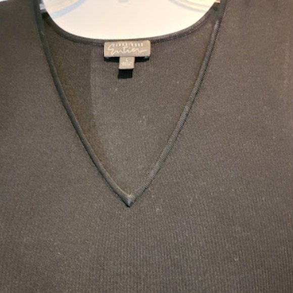 Nordstrom Classiques Entier black knit V-neck shell top - Picture 4 of 7